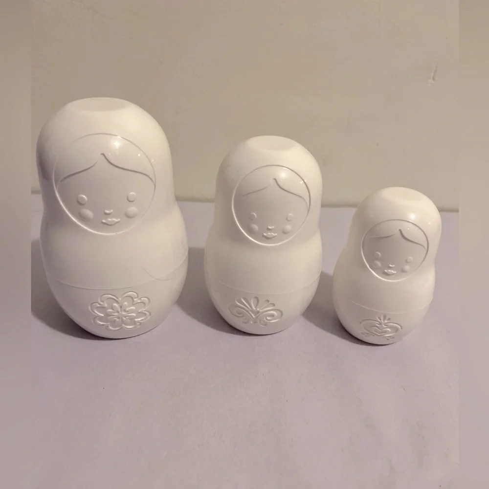 2009 Fred Set Of 6 White Measuring Cups Russian Nesting Dolls EUC